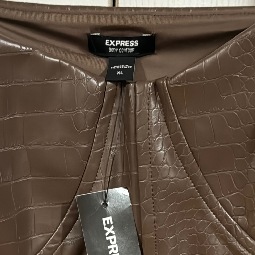 Express Body Contour Croc Faux Leather Corset Cropped TopTop - Picture 3 of 6